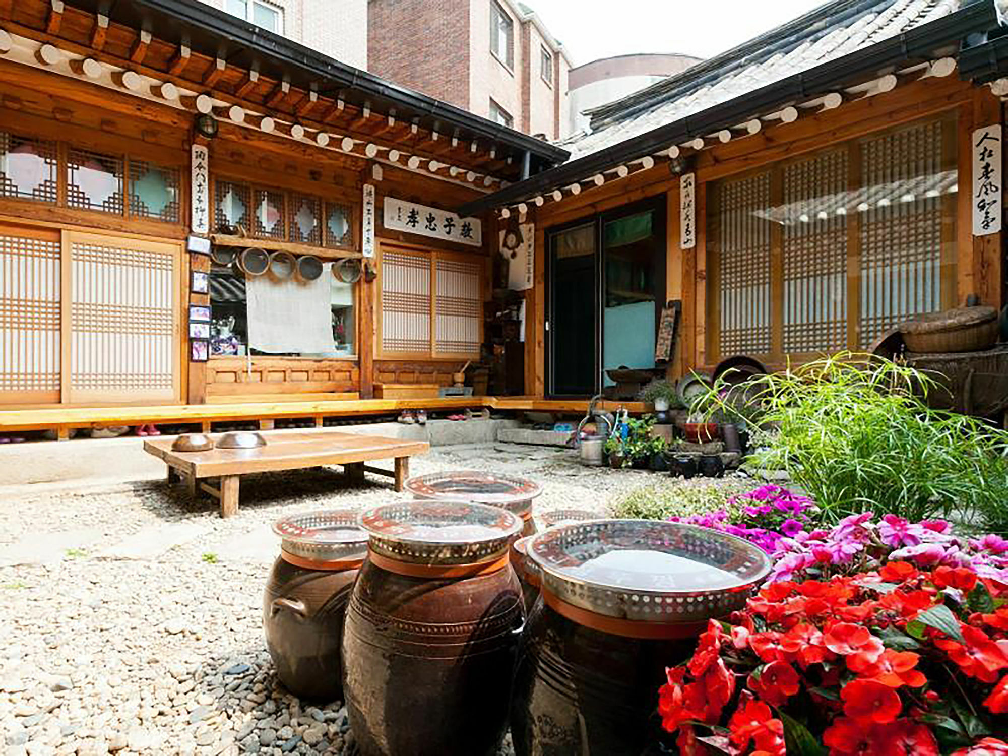 Eugene Hanok Culture Center Dongdaemun Сеул Екстер'єр фото